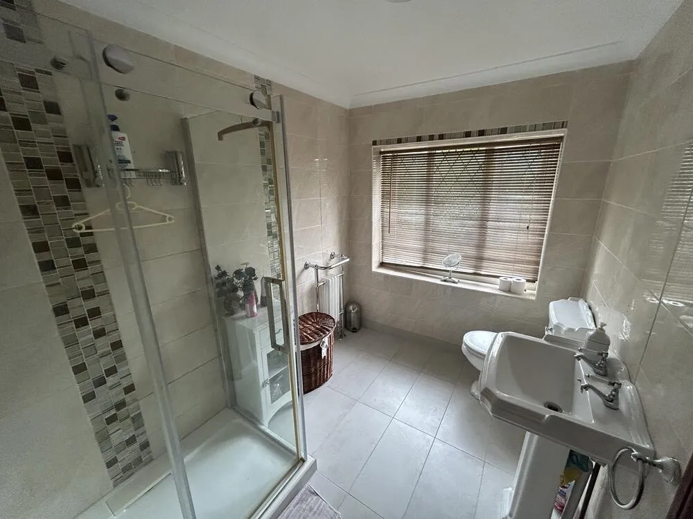 2 Midsummer Hill, Kennington, Ashford, Kent TN24 9NL