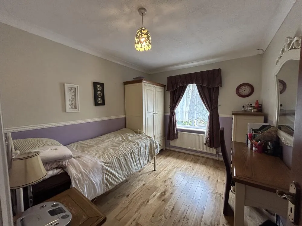 2 Midsummer Hill, Kennington, Ashford, Kent TN24 9NL