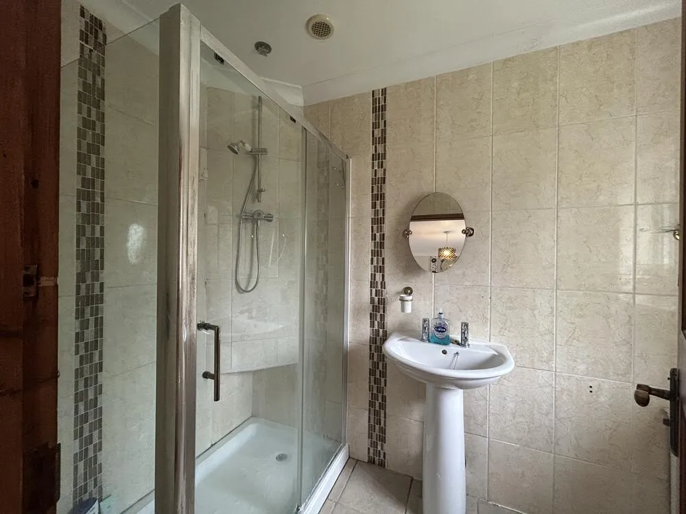 2 Midsummer Hill, Kennington, Ashford, Kent TN24 9NL