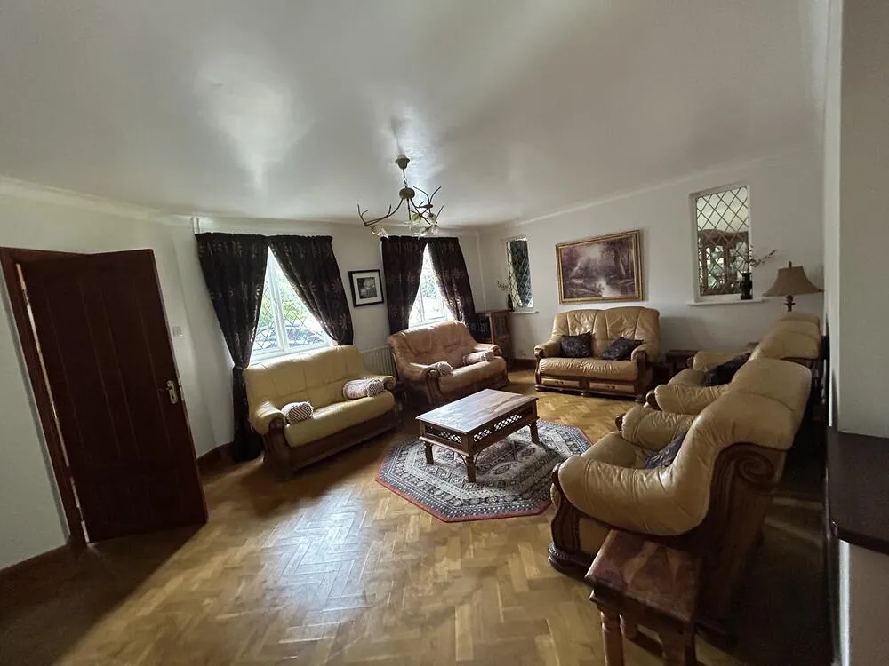 2 Midsummer Hill, Kennington, Ashford, Kent TN24 9NL