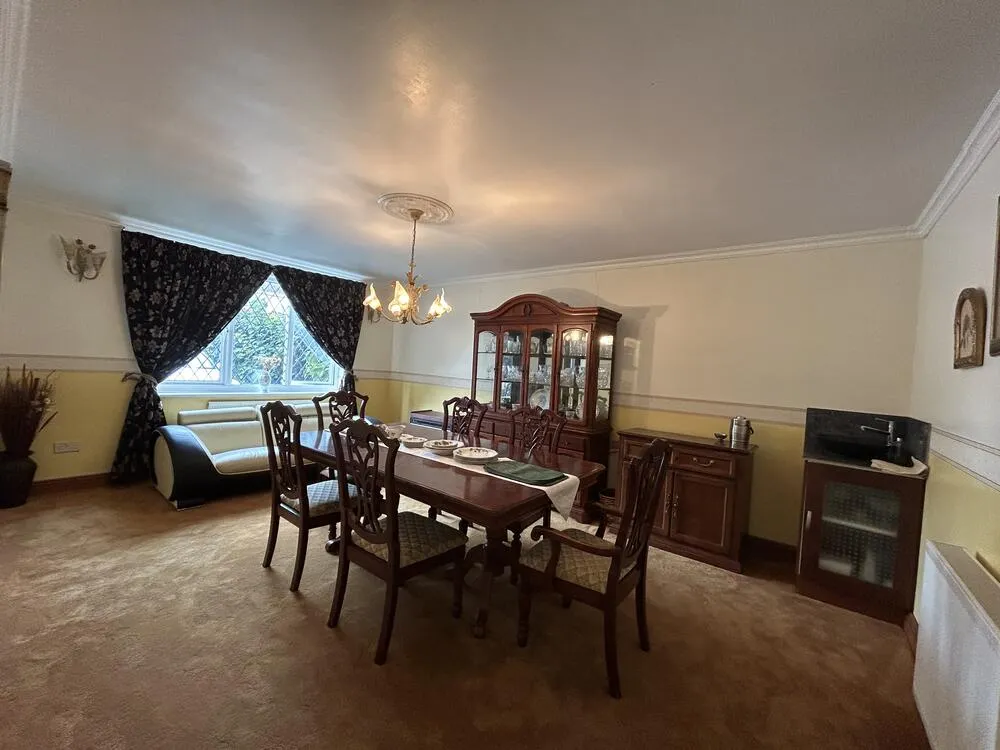 2 Midsummer Hill, Kennington, Ashford, Kent TN24 9NL