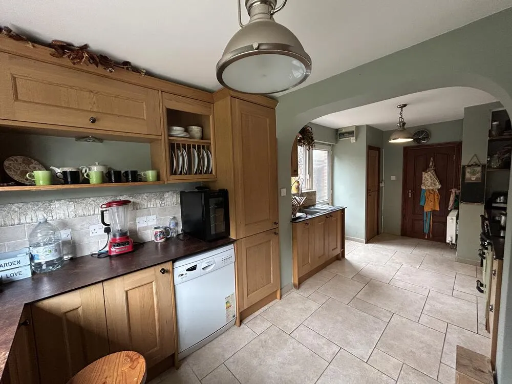 2 Midsummer Hill, Kennington, Ashford, Kent TN24 9NL