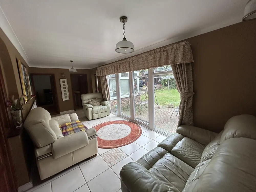 2 Midsummer Hill, Kennington, Ashford, Kent TN24 9NL