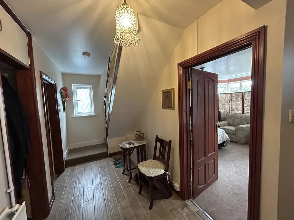 2 Midsummer Hill, Kennington, Ashford, Kent TN24 9NL