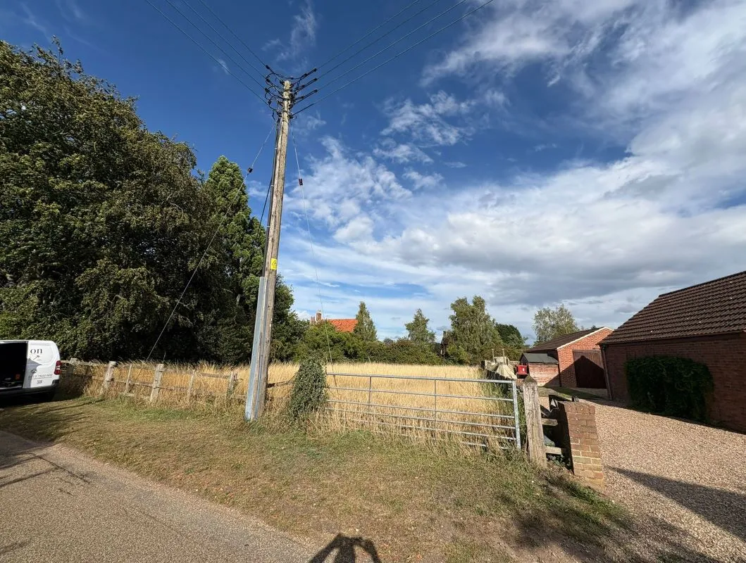 0.55 acre paddock, low road, Besthorpe, Newark, Nottinghamshire, NG23 7HJ