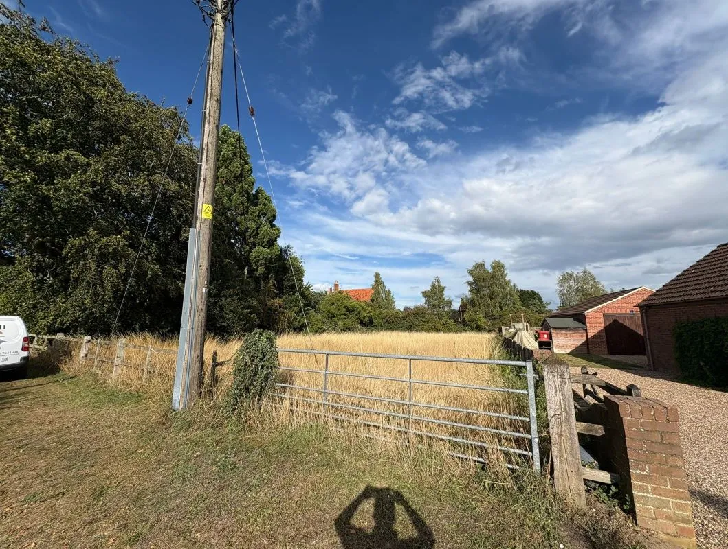 0.55 acre paddock, low road, Besthorpe, Newark, Nottinghamshire, NG23 7HJ