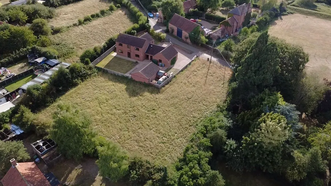 0.55 acre paddock, low road, Besthorpe, Newark, Nottinghamshire, NG23 7HJ