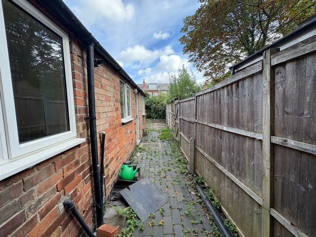 9 Corby Road, Nottingham, NG3 5HF