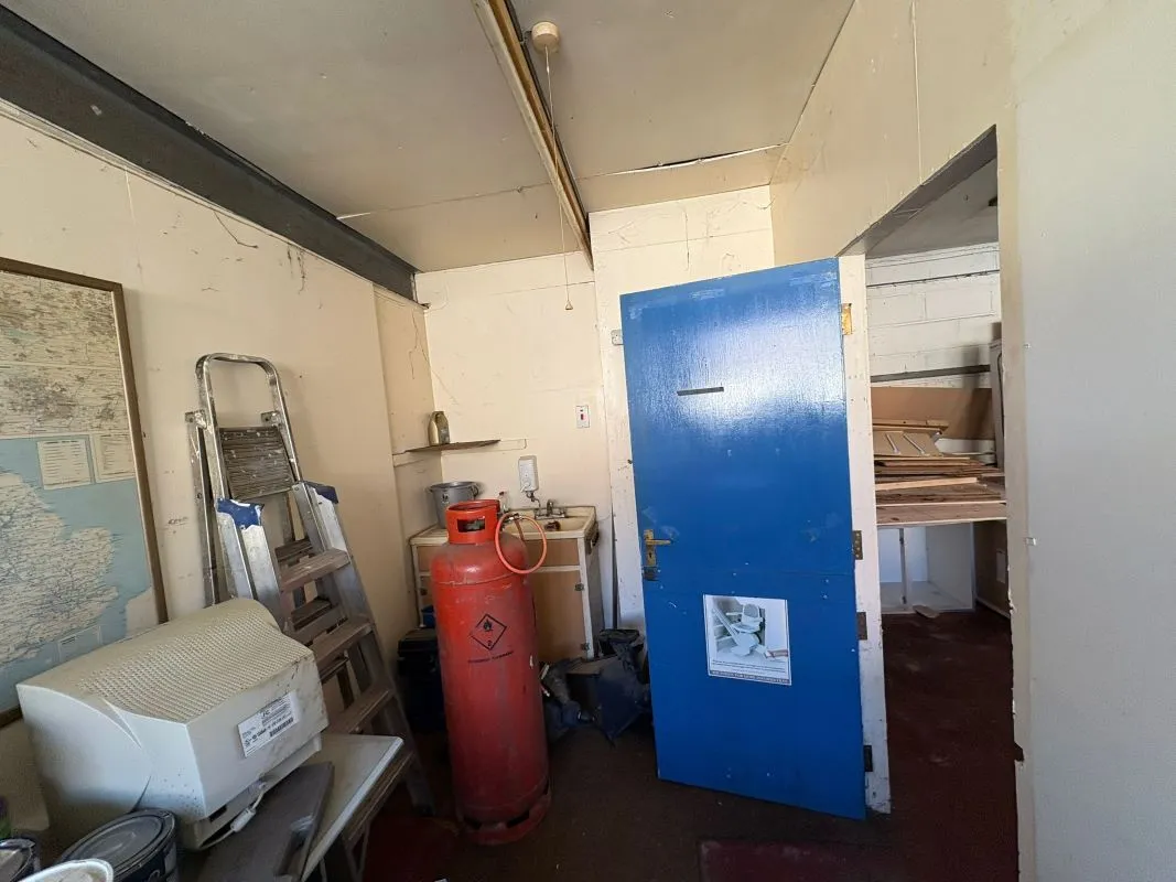 Workshop & Parking Spot at Bexon Court, Carlton, Nottingham, NG4 1SQ