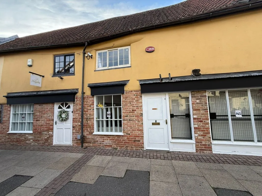 Unit 2, White Hart Yard, Newark, Nottinghamshire, NG24 1DX