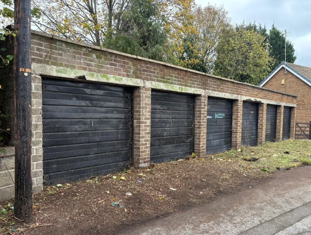 6 Garages on Brookfield Road, Arnold, Nottingham, NG5 7ER