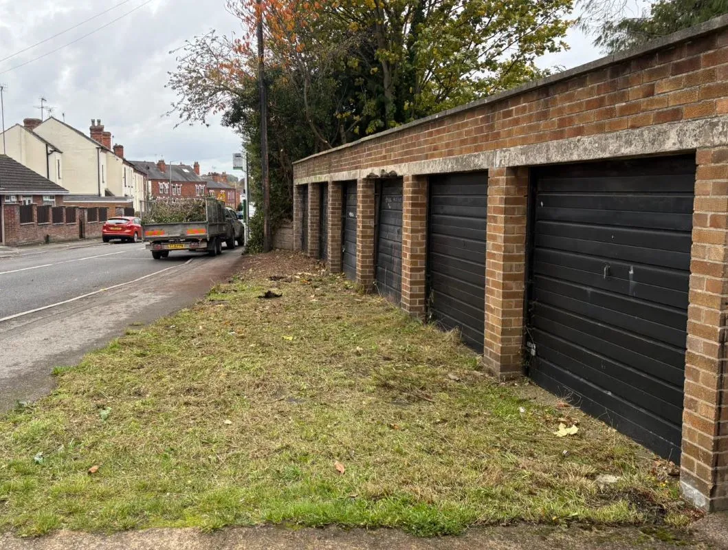 6 Garages on Brookfield Road, Arnold, Nottingham, NG5 7ER
