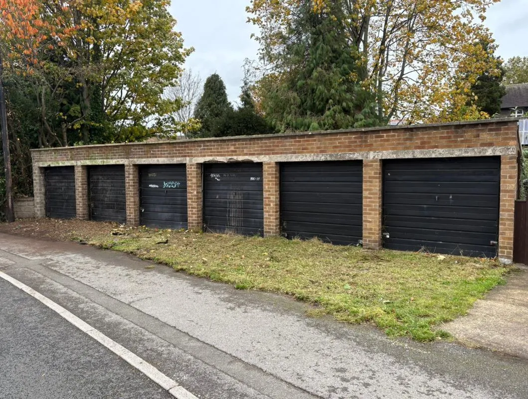 6 Garages on Brookfield Road, Arnold, Nottingham, NG5 7ER