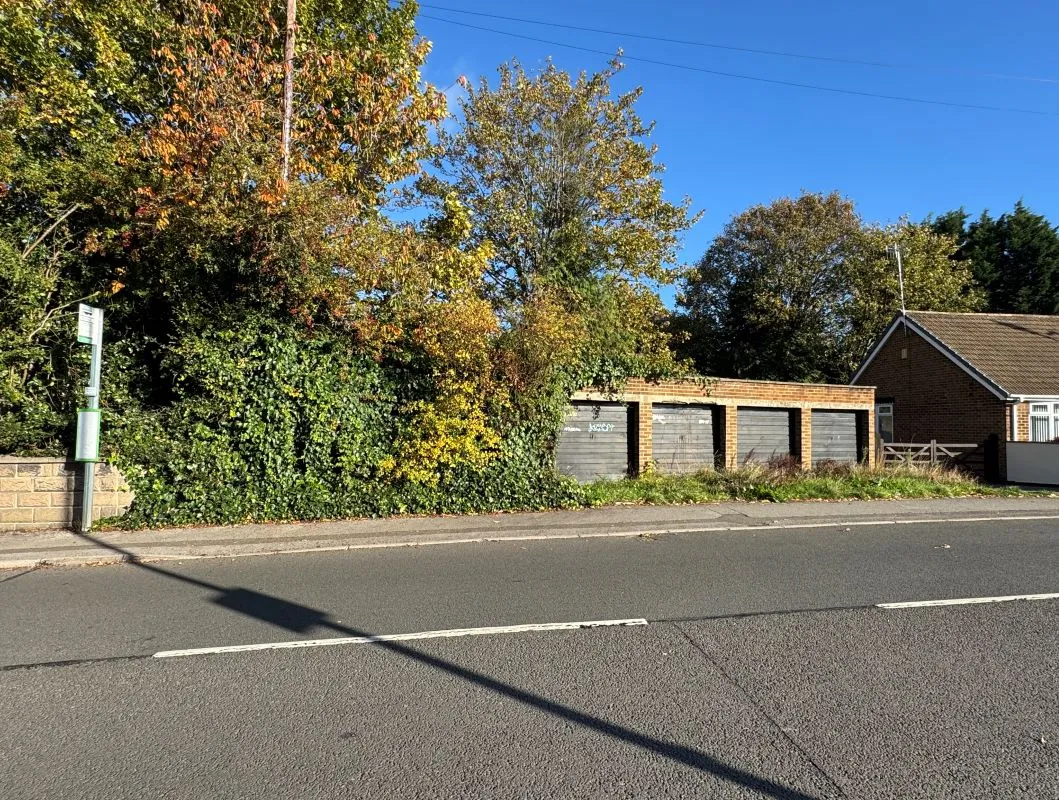 6 Garages on Brookfield Road, Arnold, Nottingham, NG5 7ER