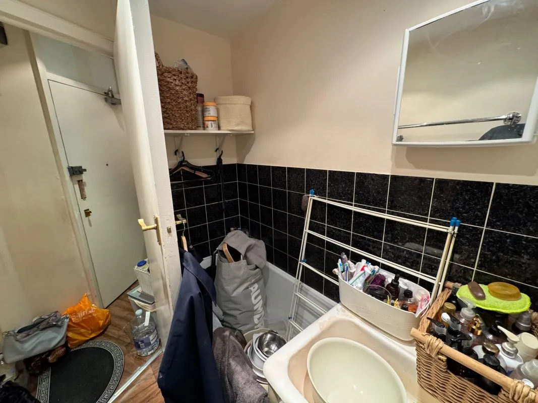 Flat 33 Hampshire Court, Bourne Avenue, Bournemouth, Dorset, BH2 6DW