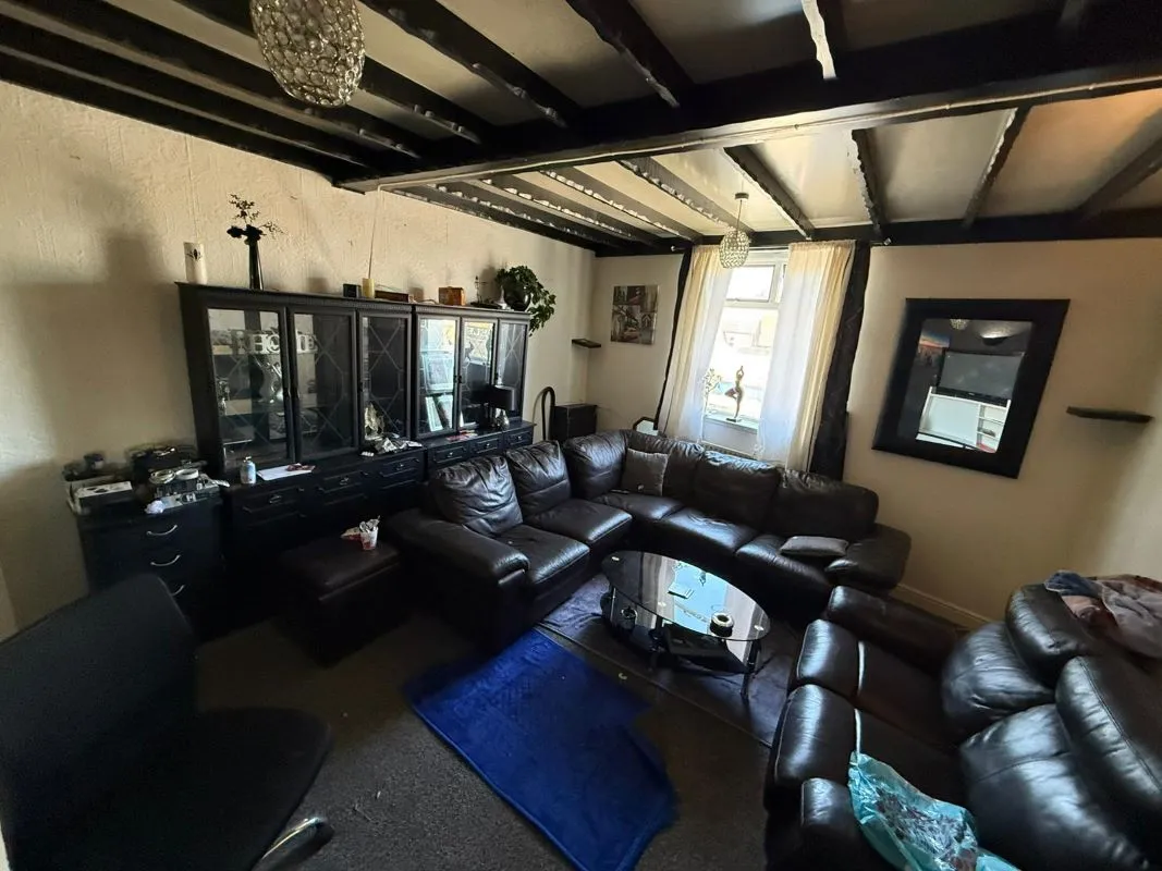 71 Barnsley Road, South Elmsall, Pontefract, West Yorkshire, WF9 2QW