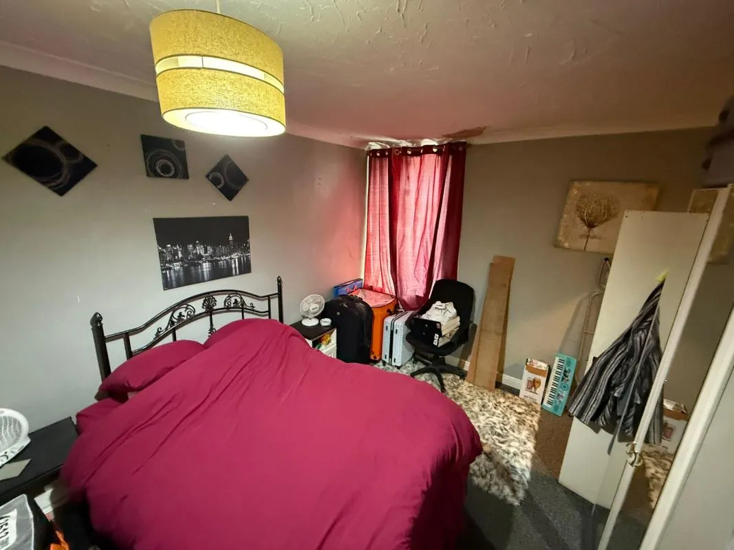 71 Barnsley Road, South Elmsall, Pontefract, West Yorkshire, WF9 2QW