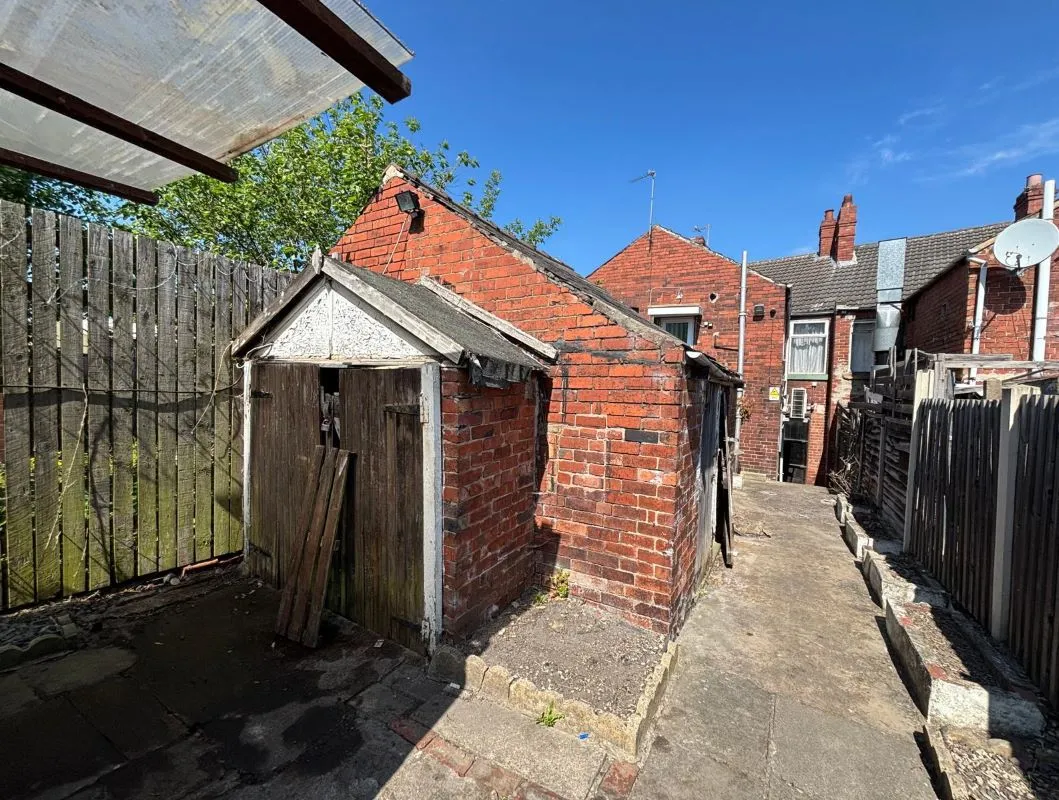 71 Barnsley Road, South Elmsall, Pontefract, West Yorkshire, WF9 2QW