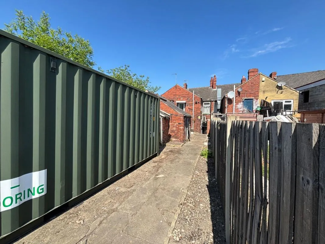 71 Barnsley Road, South Elmsall, Pontefract, West Yorkshire, WF9 2QW
