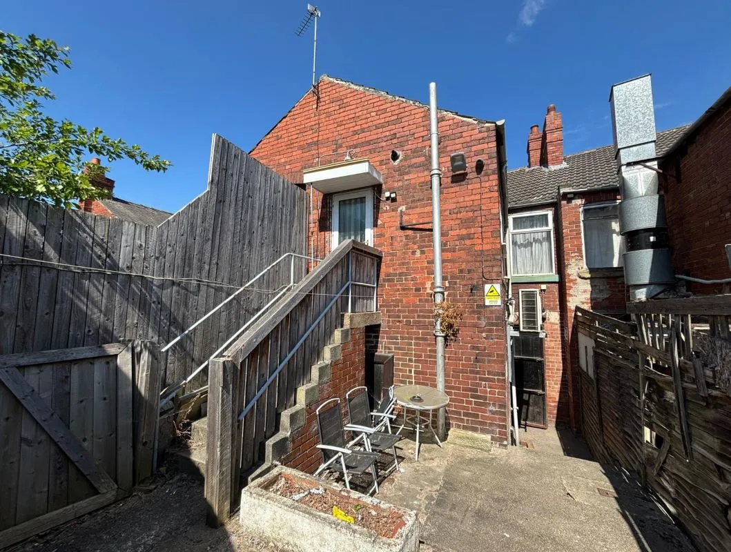 71 Barnsley Road, South Elmsall, Pontefract, West Yorkshire, WF9 2QW