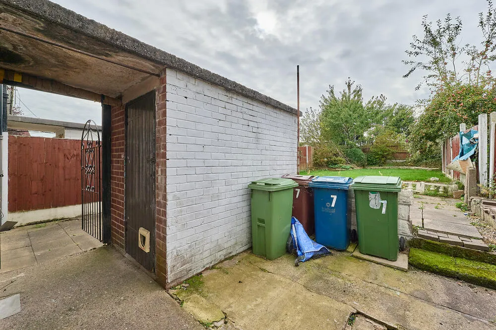 7 Wordsworth Avenue, Highfields, Stafford - Auction Hammer Midlands
