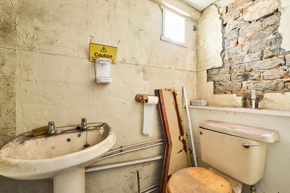 Workshop Between, 2 and 2a Robert Street, Stoke on Trent - Auction Hammer Midlands