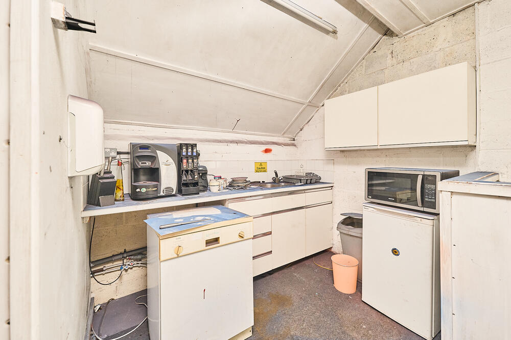 Workshop Between, 2 and 2a Robert Street, Stoke on Trent - Auction Hammer Midlands
