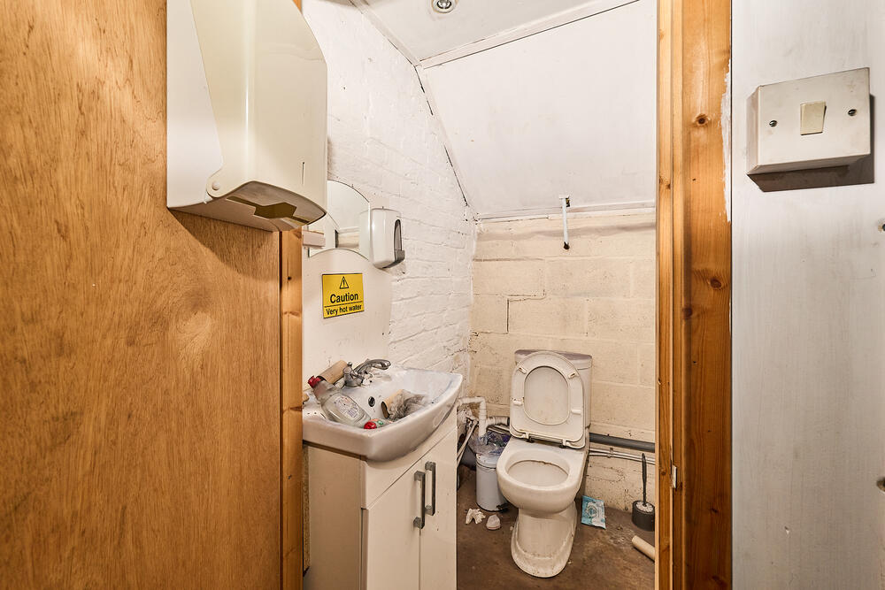 Workshop Between, 2 and 2a Robert Street, Stoke on Trent - Auction Hammer Midlands