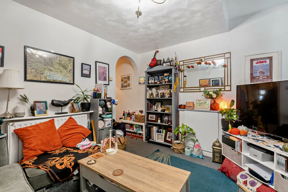 13D Grove Road, Shirley, Southampton - Auction Hammer Midlands