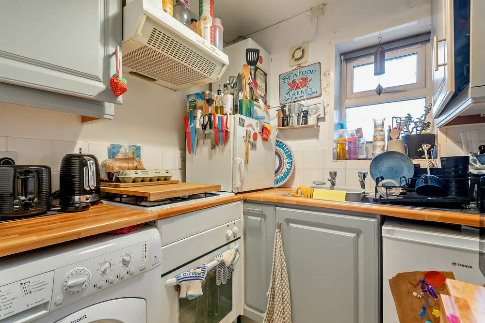 13D Grove Road, Shirley, Southampton - Auction Hammer Midlands