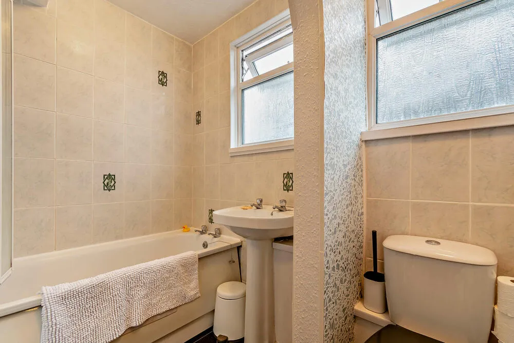 23 Giles Road, Curborough, Lichfield - Auction Hammer Midlands