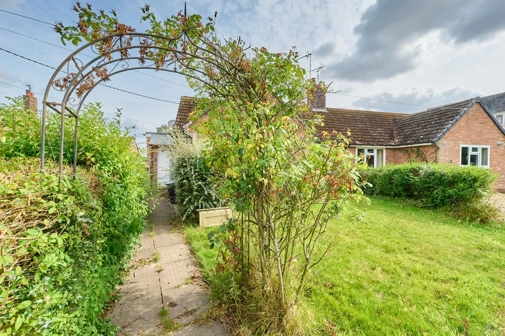 14 Mere Rise, Copmere End, Stafford - Auction Hammer Midlands
