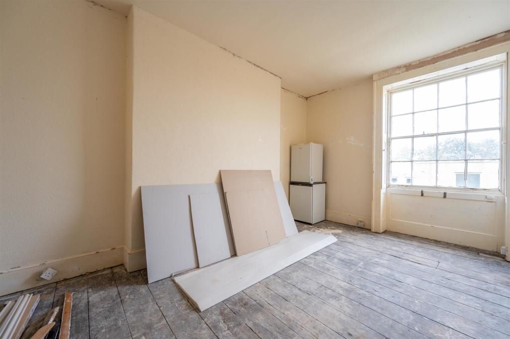 Norfolk Crescent, Hayling Island, Hampshire, PO11 0AN - Online Auctions