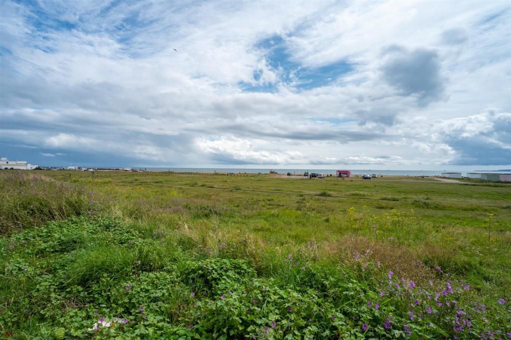 Norfolk Crescent, Hayling Island, Hampshire, PO11 0AN - Online Auctions