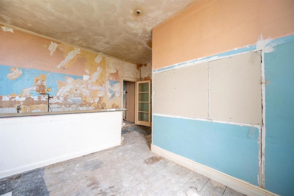 Norfolk Crescent, Hayling Island, Hampshire, PO11 0AN - Online Auctions