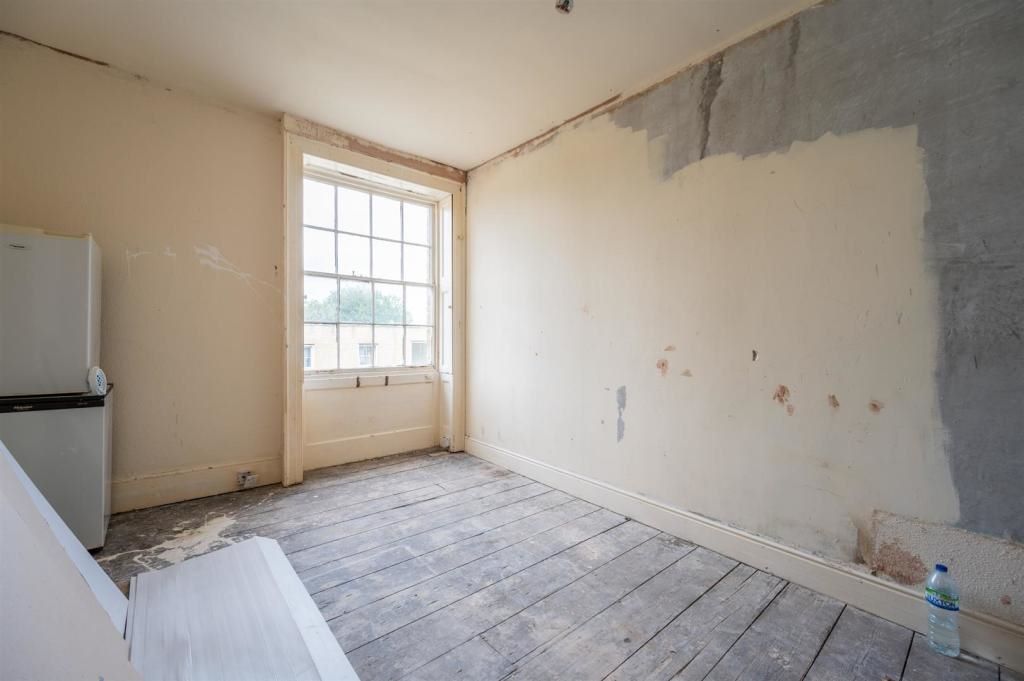 Norfolk Crescent, Hayling Island, Hampshire, PO11 0AN - Online Auctions