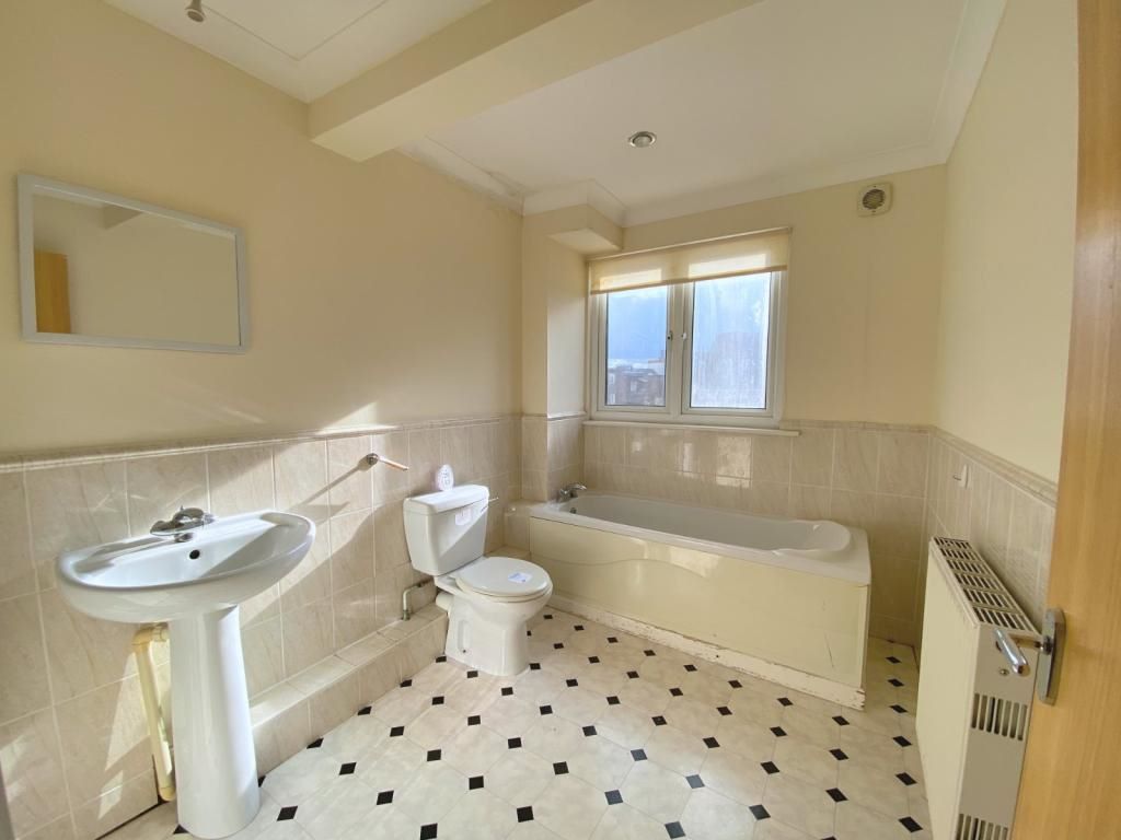 Flat 13, Clarendon Road, Southsea, Hampshire, PO4 0TA - Online Auctions