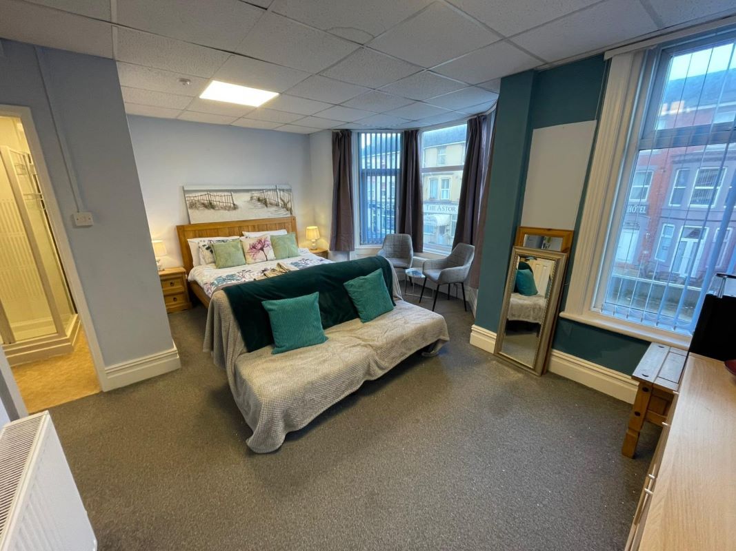 72 Lord Street, Blackpool, Lancashire, FY1 2DG - Online Auctions