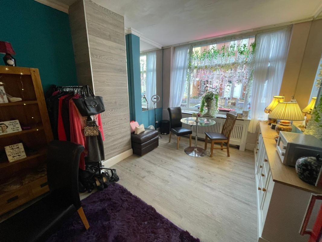 72 Lord Street, Blackpool, Lancashire, FY1 2DG - Online Auctions