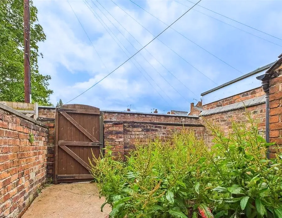 Crewe, Cheshire, CW2 7DE - Online Auctions
