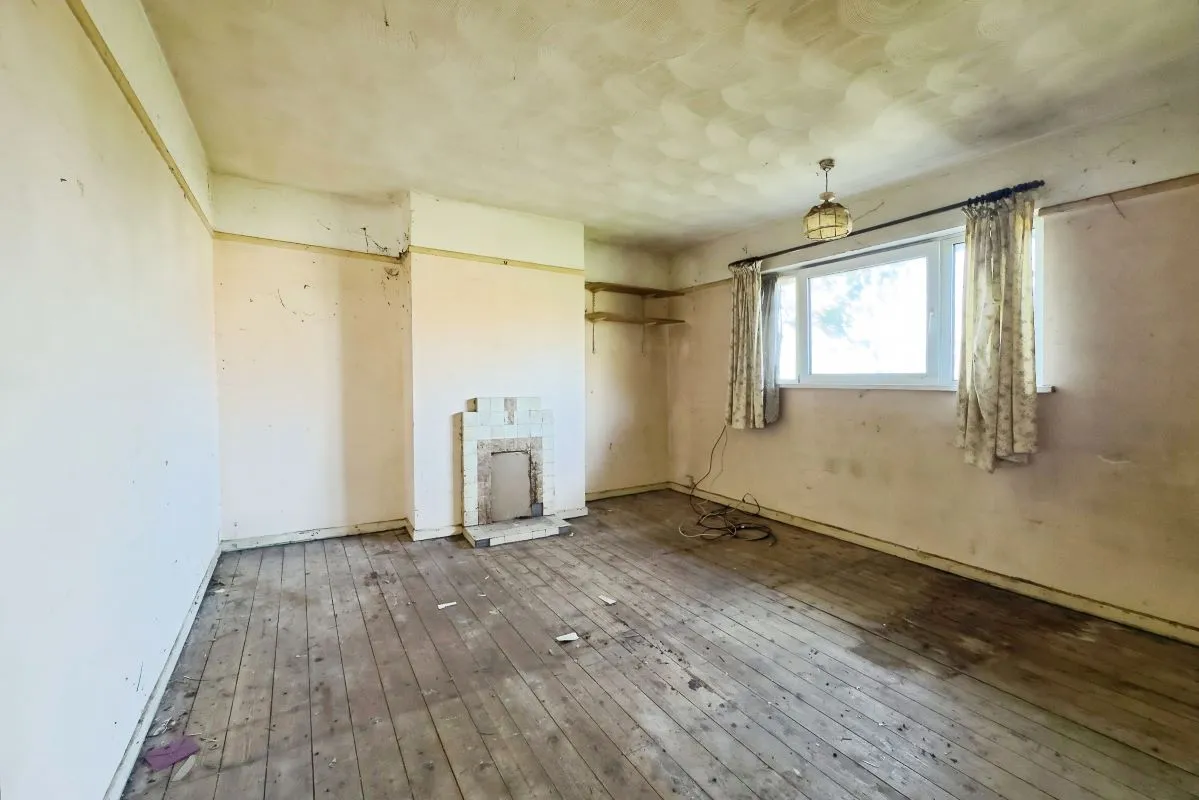 Penllergaer, Swansea, West Glamorgan, SA4 9BD - Online Auctions