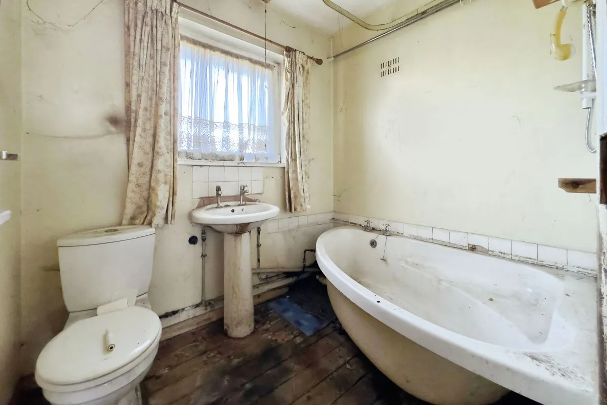 Penllergaer, Swansea, West Glamorgan, SA4 9BD - Online Auctions