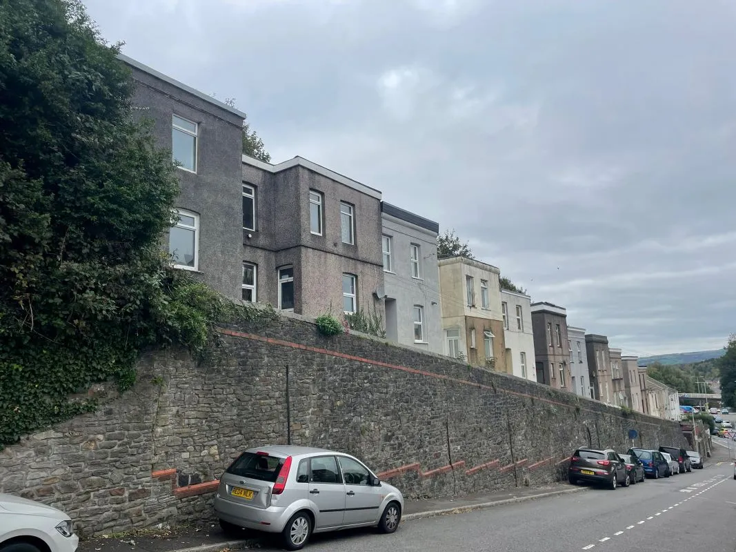 Swansea, SA1 6YT - Online Auctions