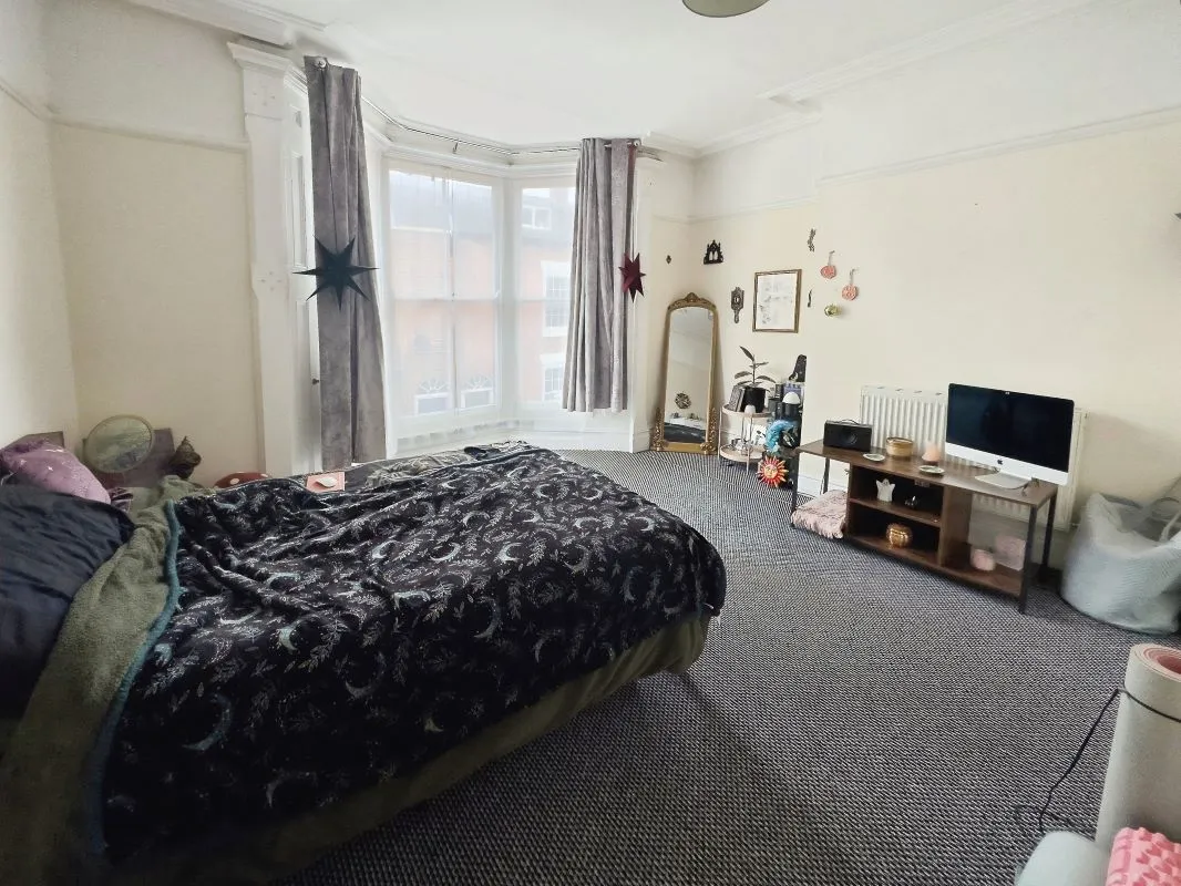 Chester, Cheshire, CH1 3ND - Online Auctions