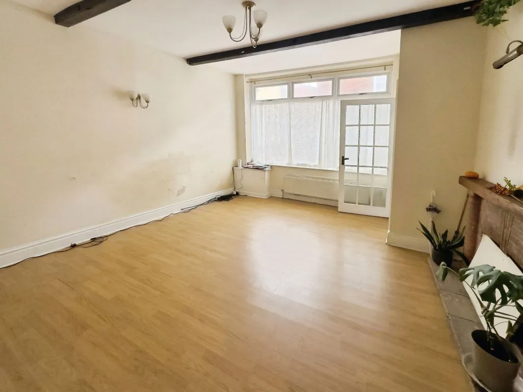 Chester, Cheshire, CH1 3ND - Online Auctions