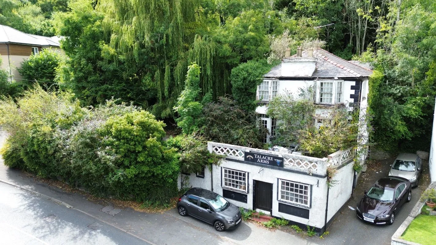 Holywell, Clwyd, CH8 7LS - Online Auctions