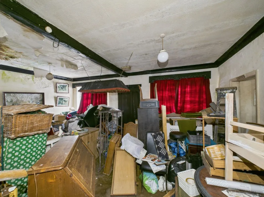 Holywell, Clwyd, CH8 7LS - Online Auctions