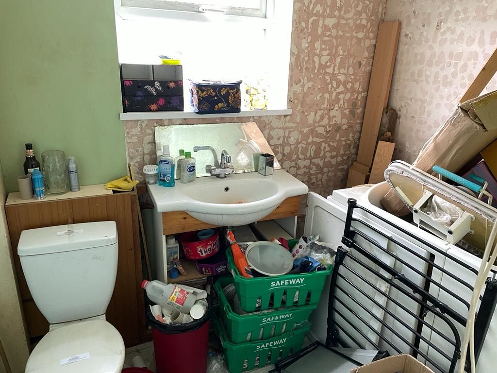 Johnstown, Carmarthen, Dyfed, SA31 3NA - Online Auctions