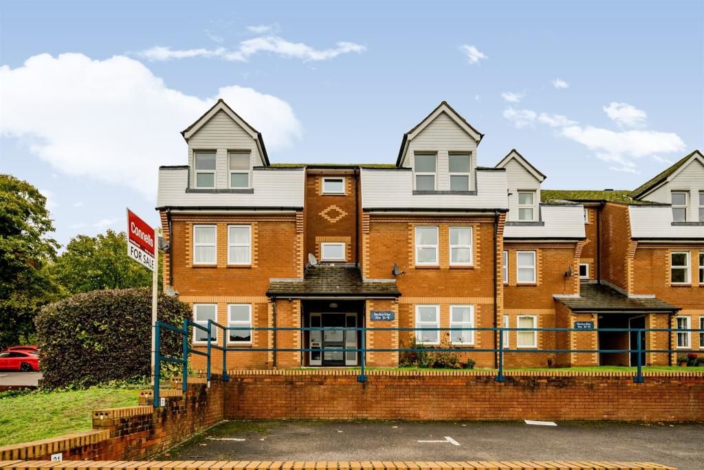West Wycombe Road, High Wycombe, Buckinghamshire, HP12 3AQ - Online Auctions