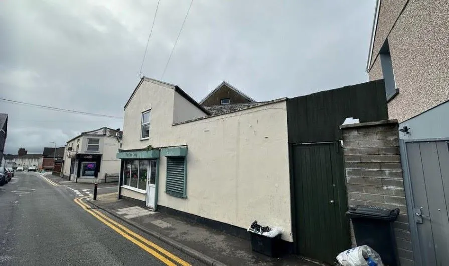Dowlais, Merthyr Tydfil, Merthyr Tydfil, CF48 3AF - Online Auctions